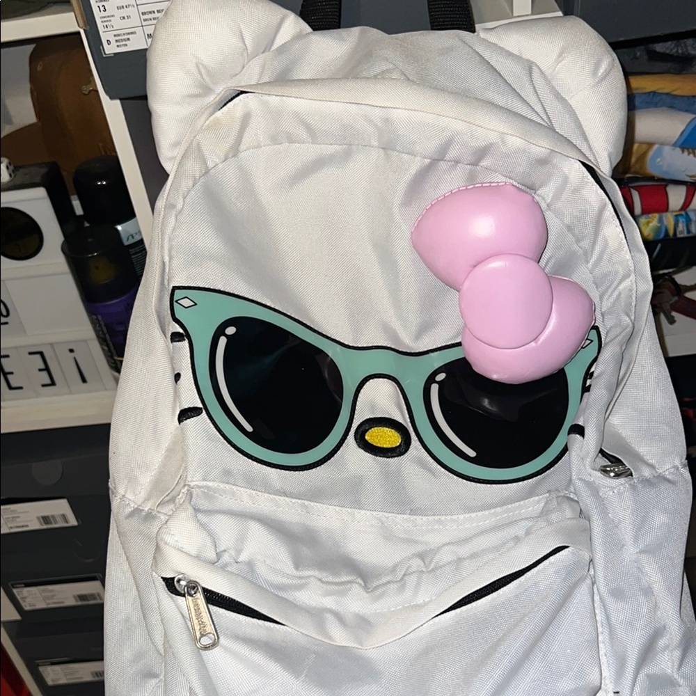 Hello Kitty Pink and White Bag with Cute Cartoon Design - Picture 2 of 4